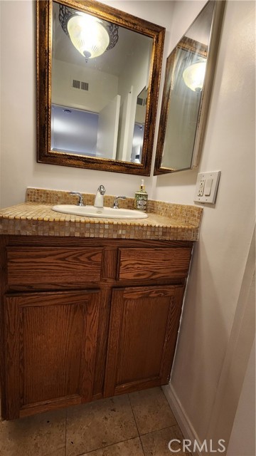 Detail Gallery Image 28 of 30 For 12310 Burbank Blvd #12,  Valley Village,  CA 91607 - 2 Beds | 1/1 Baths