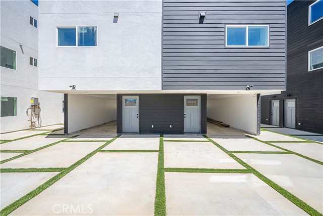 Detail Gallery Image 5 of 29 For 6830 Hazeltine Ave, Van Nuys,  CA 91405 - 4 Beds | 4/1 Baths