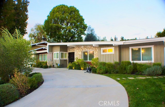 Detail Gallery Image 3 of 25 For 4820 Abbeyville, Woodland Hills,  CA 91364 - 4 Beds | 4 Baths