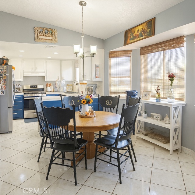 14112 Pacoima Court, Victorville CA: https://media.crmls.org/medias/5a889f87-6536-45a3-8d77-dfc2be926741.jpg