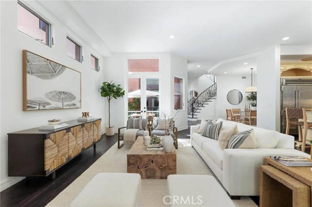 Detail Gallery Image 16 of 64 For 2516 Walnut Ave, Manhattan Beach,  CA 90266 - 5 Beds | 5/1 Baths