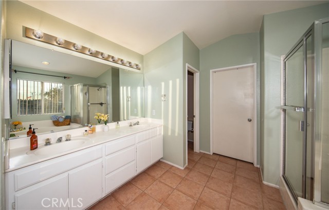 Detail Gallery Image 19 of 29 For 12721 Royal Oak Ct, Yucaipa,  CA 92399 - 4 Beds | 2/1 Baths