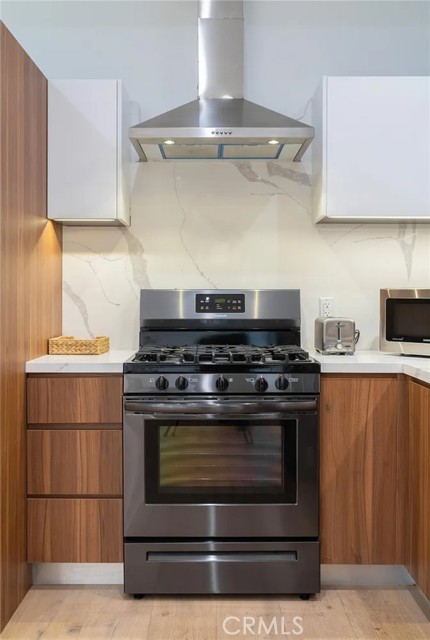 Detail Gallery Image 11 of 25 For 12134 Clarkson Rd, Los Angeles,  CA 90064 - 2 Beds | 3/1 Baths