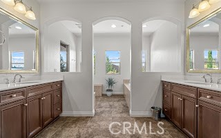 https://media.crmls.org/medias/5a8a5bea-d186-409e-86ab-9f99b78a041a.jpg?preset=X-Large