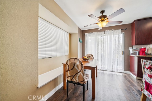 11415 Aberdeen, Fontana CA: https://media.crmls.org/medias/5a8a5e1d-87db-4cd9-af01-4c1f54b4bf90.jpg