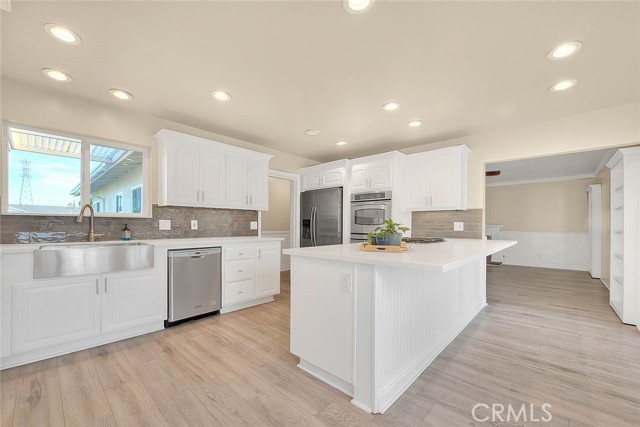 Detail Gallery Image 12 of 43 For 2149 W Cris Ave, Anaheim,  CA 92804 - 4 Beds | 2 Baths