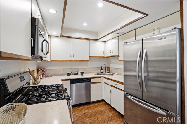 Detail Gallery Image 9 of 18 For 29125 Thousand Oaks Bld #D,  Agoura Hills,  CA 91301 - 2 Beds | 2 Baths