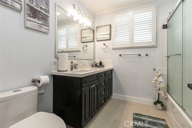 15409 Wyandotte Street, Van Nuys CA: https://media.crmls.org/medias/5a8b70ea-297d-452e-b6d2-e13fcd768c29.jpg