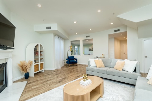 Detail Gallery Image 16 of 43 For 3960 Pennsylvania Ave #107,  La Crescenta,  CA 91214 - 3 Beds | 2/1 Baths