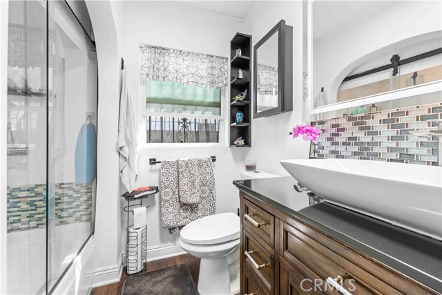 Detail Gallery Image 19 of 36 For 512 W 41st Pl, Los Angeles,  CA 90037 - 4 Beds | 2 Baths