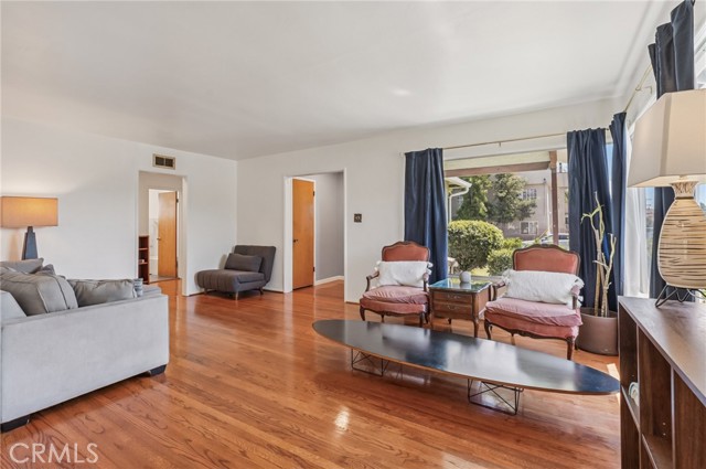 Detail Gallery Image 2 of 50 For 5801 Repetto Ave, East Los Angeles,  CA 90022 - 3 Beds | 1/1 Baths