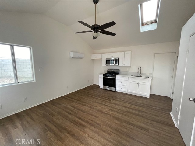 25141 Silent Creek Road, Moreno Valley CA: https://media.crmls.org/medias/5a8d18e3-4a6b-45c3-8467-f8ad8ad31362.jpg