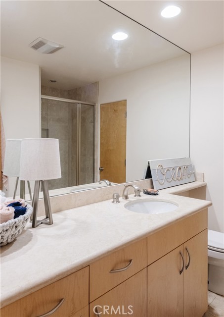 221 4th Place, Manhattan Beach, California 90266, 3 Bedrooms Bedrooms, ,2 BathroomsBathrooms,Residential,Sold,4th,SB23186070