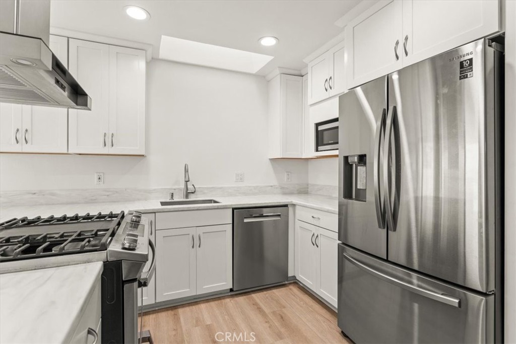https://media.crmls.org/medias/5a8eb37c-f5e5-4f16-8f1e-4f1fc68ee7dd.jpg?preset=X-Large