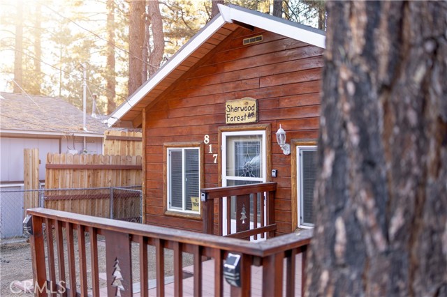 Detail Gallery Image 5 of 26 For 817 W Sherwood Bld, Big Bear City,  CA 92314 - 2 Beds | 1 Baths