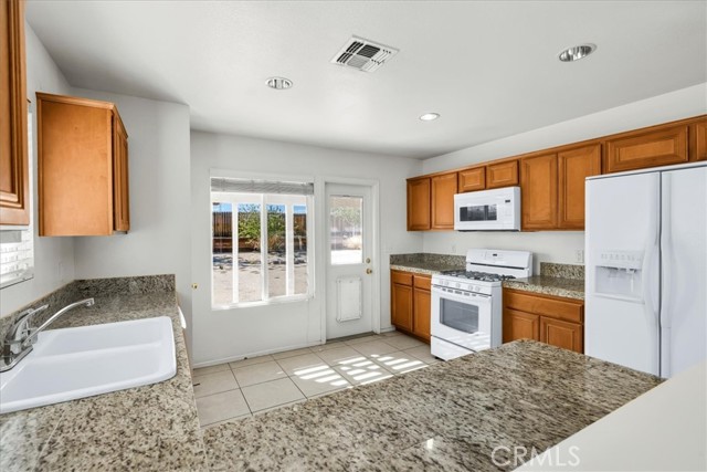 5154 Split Rock Avenue, 29 Palms CA: https://media.crmls.org/medias/5a8efece-470d-477e-85dd-6aebfe326139.jpg