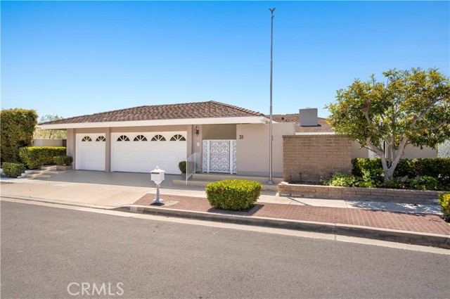 Detail Gallery Image 2 of 34 For 31 Carmel Bay Dr, Corona Del Mar,  CA 92625 - 4 Beds | 2/1 Baths