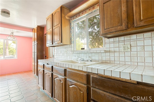 3061 W Oregon Street, Rialto CA: https://media.crmls.org/medias/5a8fbea7-b6de-474f-aa74-d8e71d94e2ab.jpg