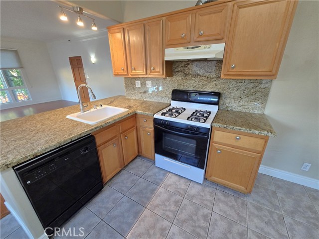 Detail Gallery Image 11 of 24 For 251 N Kenmore Ave #2,  Los Angeles,  CA 90004 - 2 Beds | 1 Baths