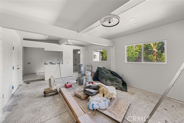 40 Country Wood Drive, Phillips Ranch CA: https://media.crmls.org/medias/5a906b52-5a8e-466d-876a-7cf7e3a71d73.jpg