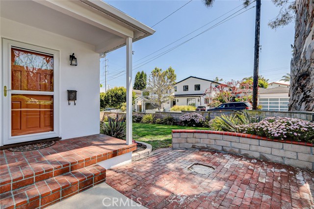 Detail Gallery Image 3 of 20 For 3601 Laurel Ave, Manhattan Beach,  CA 90266 - 3 Beds | 2/1 Baths