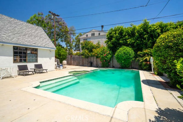 732 Cordova Avenue, Glendale CA: https://media.crmls.org/medias/5a915f4d-2f4f-4763-9b7c-38a4337840a9.jpg