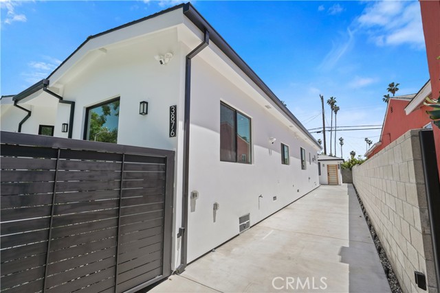 Detail Gallery Image 28 of 45 For 3876 Roxton Ave, Los Angeles,  CA 90008 - 5 Beds | 4/1 Baths