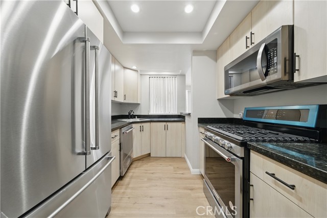 Detail Gallery Image 29 of 35 For 7826 Topanga Canyon Bld #218,  Canoga Park,  CA 91304 - 2 Beds | 2 Baths