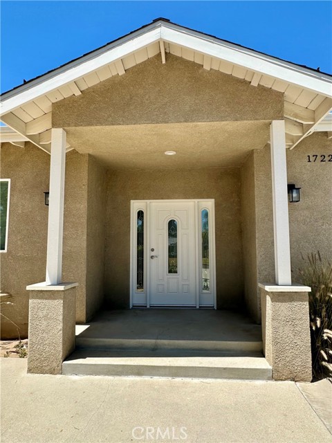 17223 Kingsbury Street, Granada Hills CA: https://media.crmls.org/medias/5a93fb3e-fe54-4b05-a3ba-6bd61b306b99.jpg