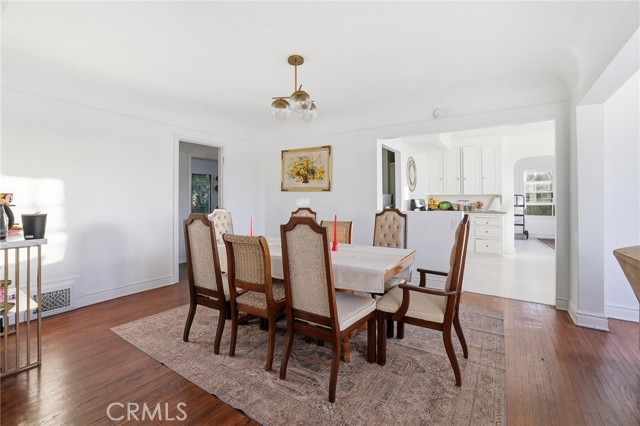 Detail Gallery Image 10 of 26 For 4916 W 12th St, Los Angeles,  CA 90019 - 6 Beds | 4 Baths