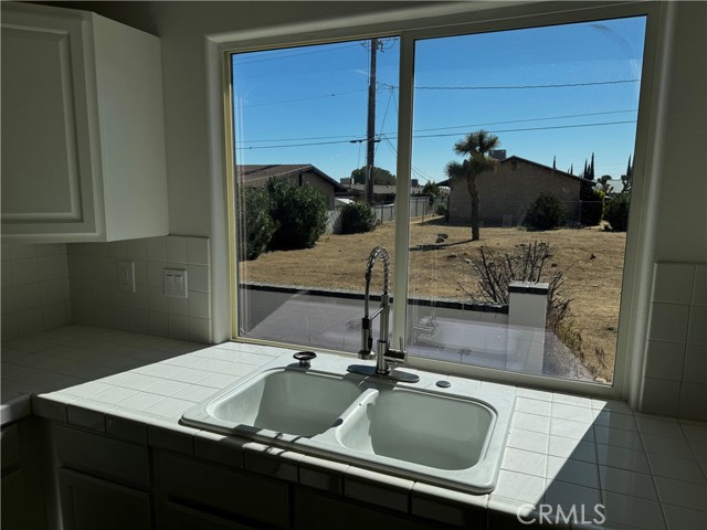 Detail Gallery Image 5 of 18 For 7341 Barberry Ave, Yucca Valley,  CA 92284 - 3 Beds | 2 Baths