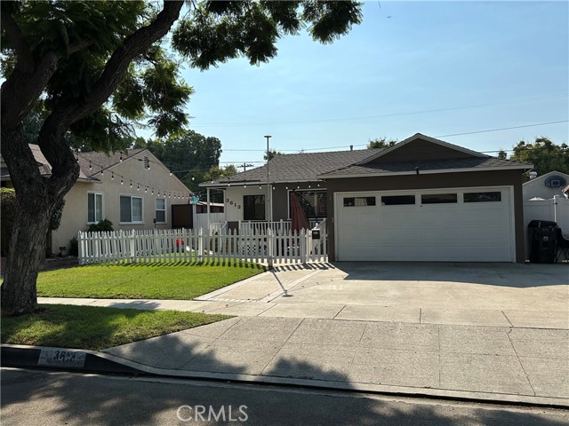 Detail Gallery Image 2 of 52 For 3613 Petaluma Ave, Long Beach,  CA 90808 - 3 Beds | 2 Baths