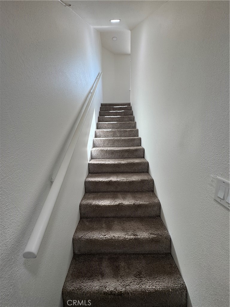 https://media.crmls.org/medias/5a95a55e-edc1-4a48-af32-9cbaa6d50c71.jpg?preset=X-Large