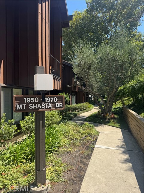Detail Gallery Image 11 of 14 For 1958 Mount Shasta Dr, San Pedro,  CA 90732 - 2 Beds | 2/1 Baths
