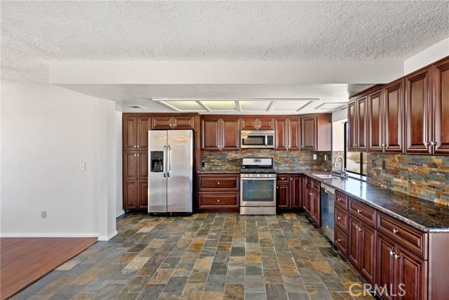 Detail Gallery Image 10 of 34 For 14022 Valle Vista Rd, Phelan,  CA 92371 - 3 Beds | 2 Baths