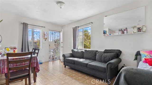 Detail Gallery Image 32 of 62 For 413 E 81st St, Los Angeles,  CA 90003 - – Beds | – Baths