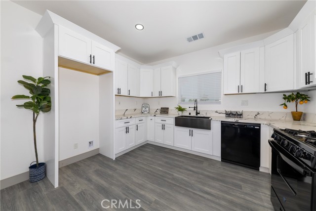 7972 Cortez Street, Highland CA: https://media.crmls.org/medias/5a962b4c-113c-4801-9879-696272064725.jpg