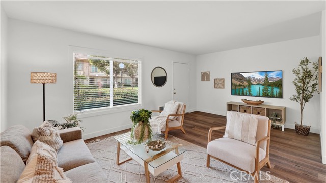 Detail Gallery Image 7 of 41 For 461 W Alton #C,  Santa Ana,  CA 92707 - 3 Beds | 1/1 Baths