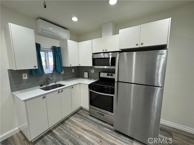Detail Gallery Image 8 of 9 For 23340 Schoolcraft St, West Hills,  CA 91307 - 1 Beds | 1 Baths