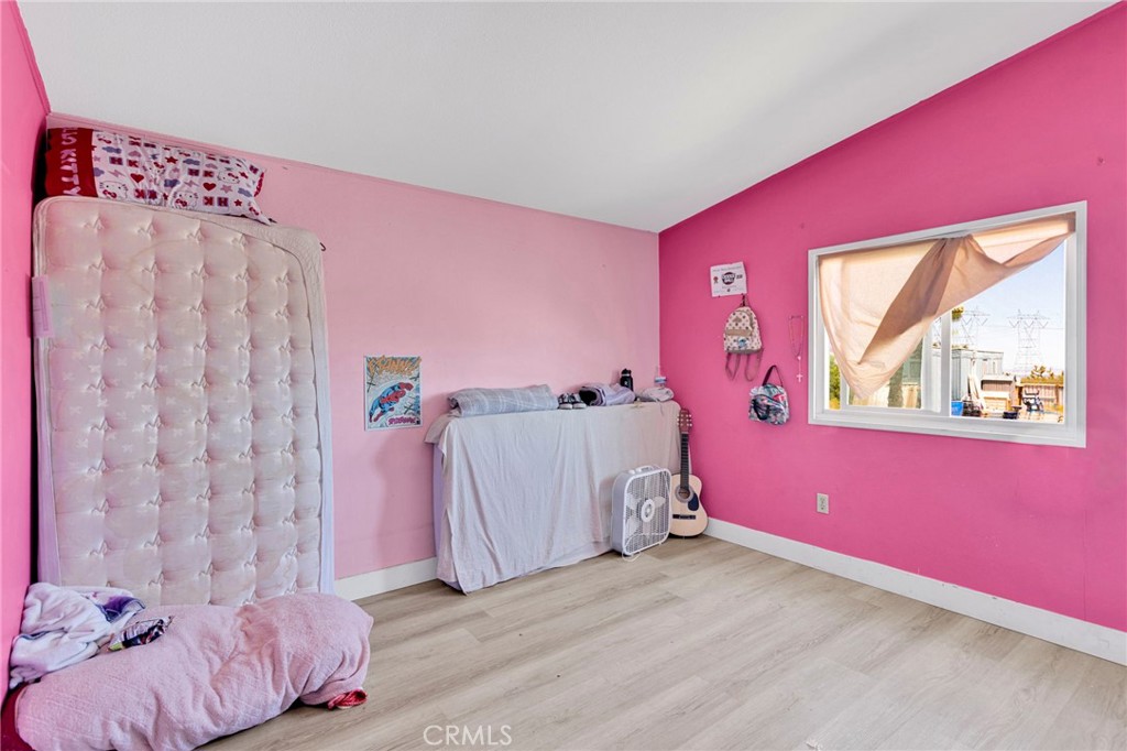 https://media.crmls.org/medias/5a99ce39-6531-4a9b-92a5-4716d0373202.jpg?preset=X-Large