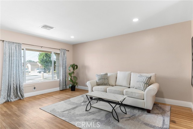 17392 Paine Street, Fontana CA: https://media.crmls.org/medias/5a9a2b57-58b1-48b6-93bc-a8a9da7b80de.jpg