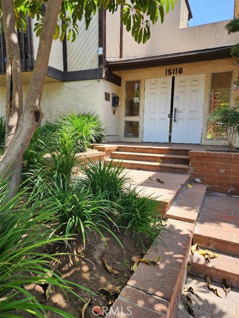 Detail Gallery Image 2 of 13 For 15116 S Raymond Ave #104,  Gardena,  CA 90247 - 2 Beds | 2 Baths