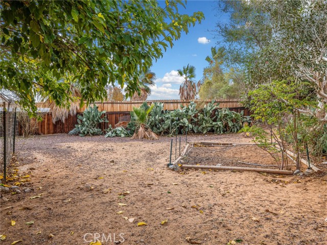 16409 Pauhaska Court, Apple Valley CA: https://media.crmls.org/medias/5a9a38af-2314-4ffa-8af6-65aa63d29253.jpg