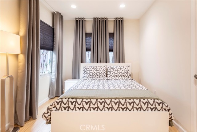 239 W Hillcrest Boulevard, Inglewood CA: https://media.crmls.org/medias/5a9a52f0-fe90-4d39-af1d-756bc609f2b9.jpg