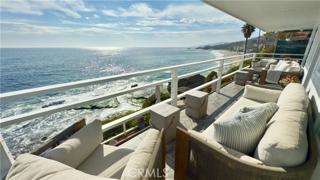7 Camel Point Drive, Laguna Beach CA: https://media.crmls.org/medias/5a9ba722-bdb0-47a1-9260-e62328608972.jpg