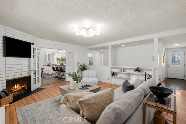 6644 Bianca Avenue, Van Nuys CA: https://media.crmls.org/medias/5a9c0e9b-2859-4467-b9f2-ec273bbe68b0.jpg