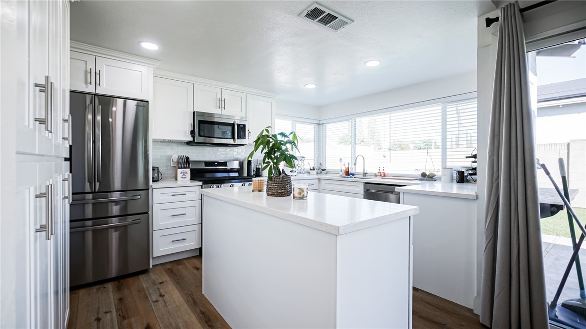 Beautiful newly remodeled kitchen