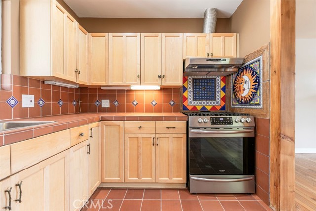 10630 Samoa Avenue, Tujunga CA: https://media.crmls.org/medias/5a9dbaf4-17e8-4e94-bebf-7ce61305cfa4.jpg