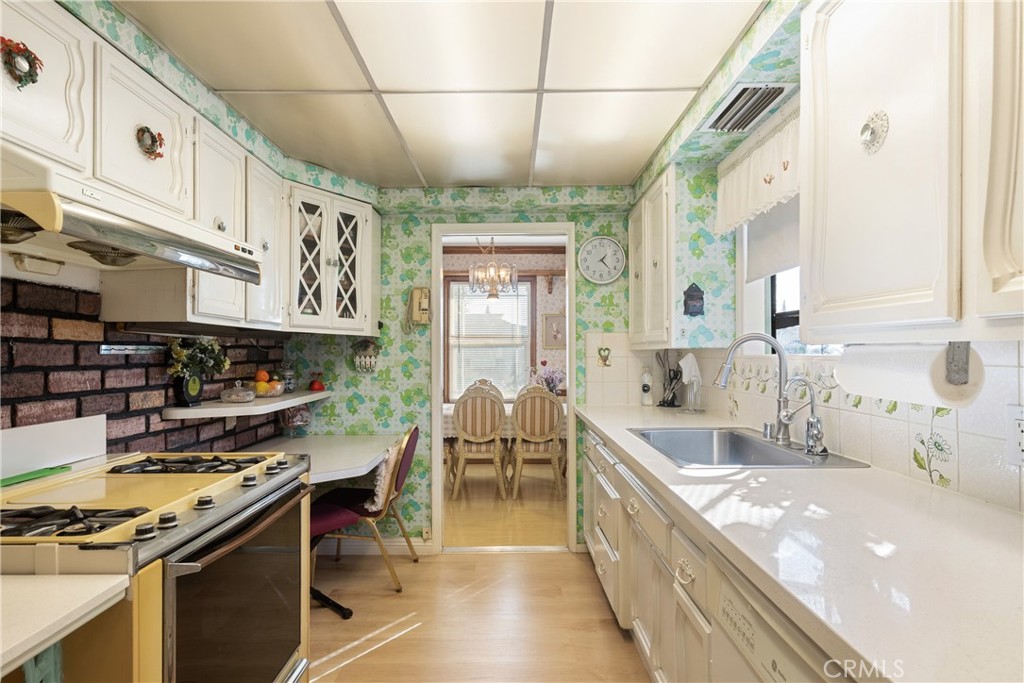 MLS #WS25268192 image #8