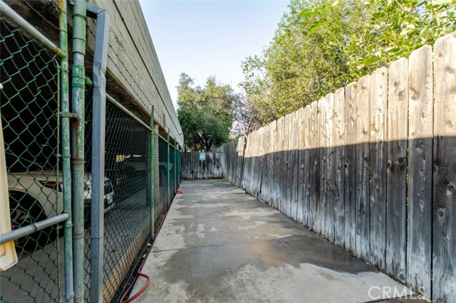 Detail Gallery Image 32 of 36 For 5460 White Oak, Encino,  CA 91316 - 2 Beds | 2 Baths